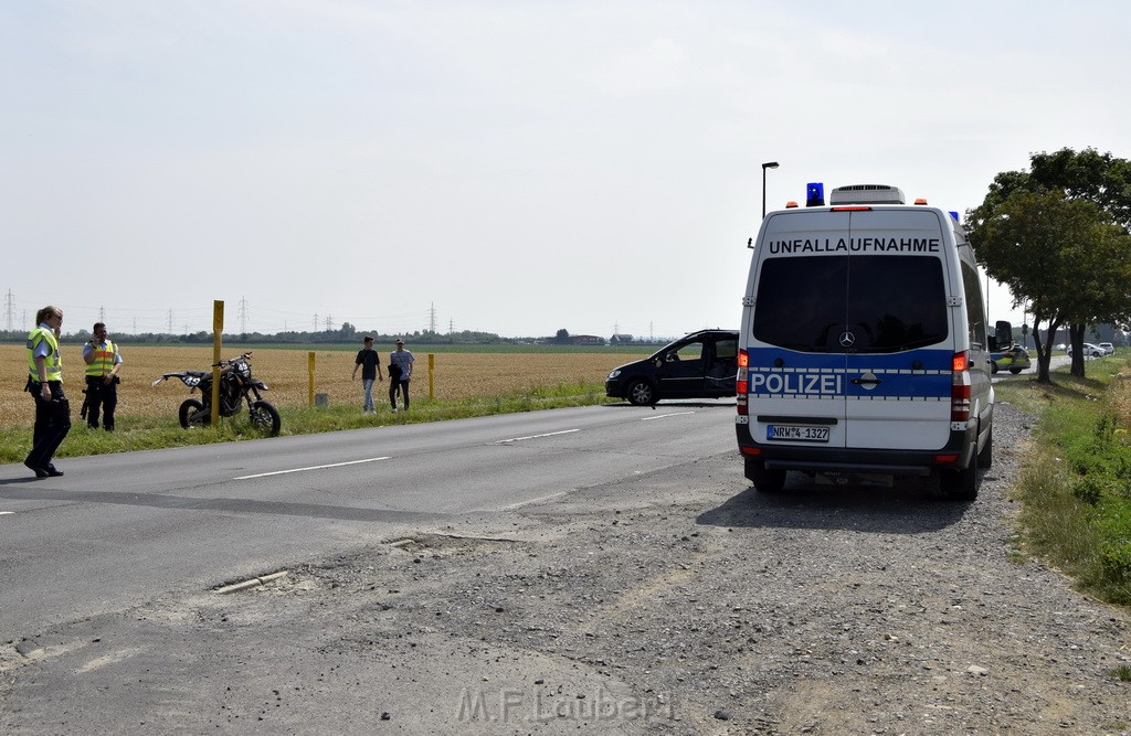 Schwerer Krad Pkw Unfall Koeln Porz Libur Liburer Landstr (Krad Fahrer nach Tagen verstorben) P094.JPG - Miklos Laubert